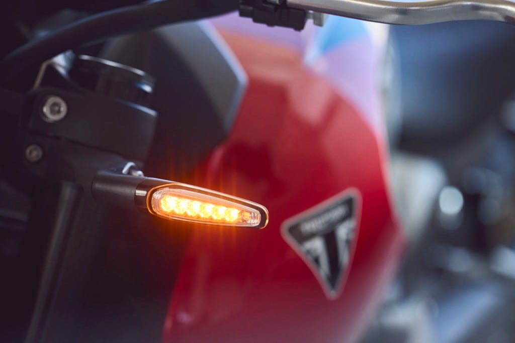 Triumph presenta la nuova roadster Trident 800 a EICMA 2025